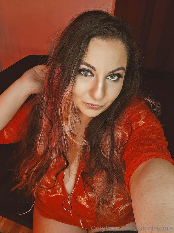 Coming to you with this red sexy lacy number ❤ There's soooo..