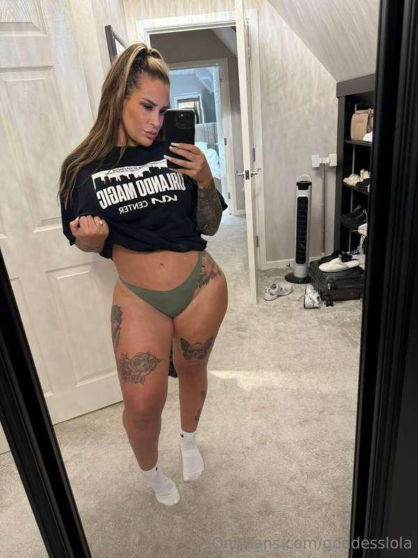 One look and you can’t control yourself 😈 exactly my planOne..