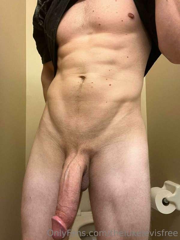 Almost tooo big where it won't fit on the screen 😅