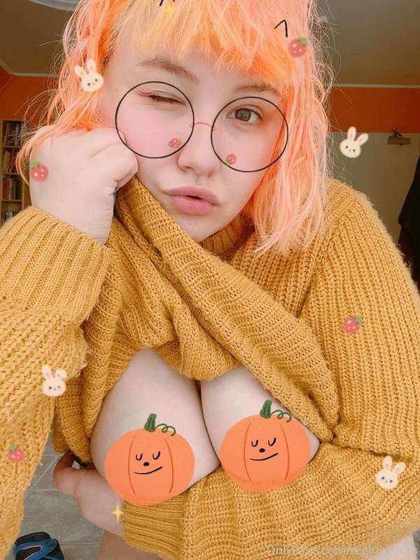 🎃 @creamyhoneyfree  🎃
## FREE FREE FREE 💖
Ur comfy autumn gf..
