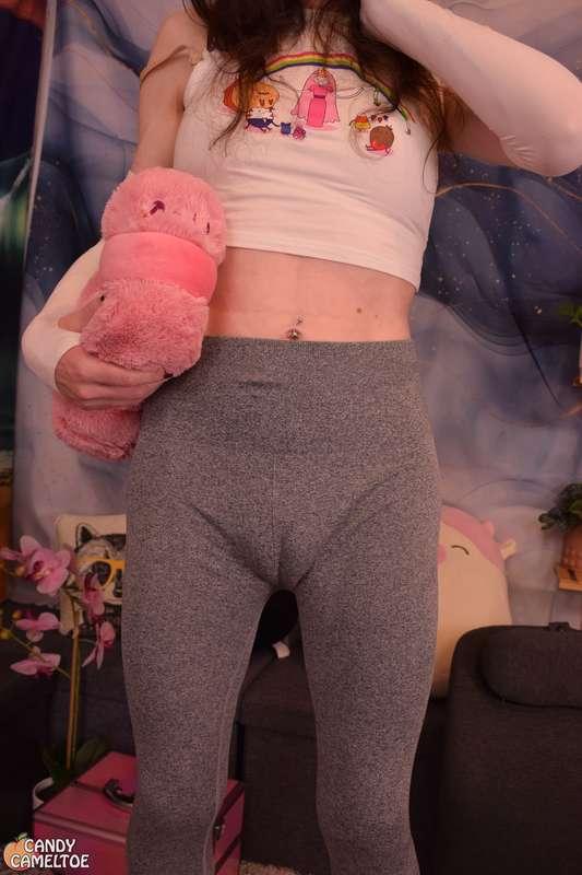 Theres a little bulge in my leggings 😉