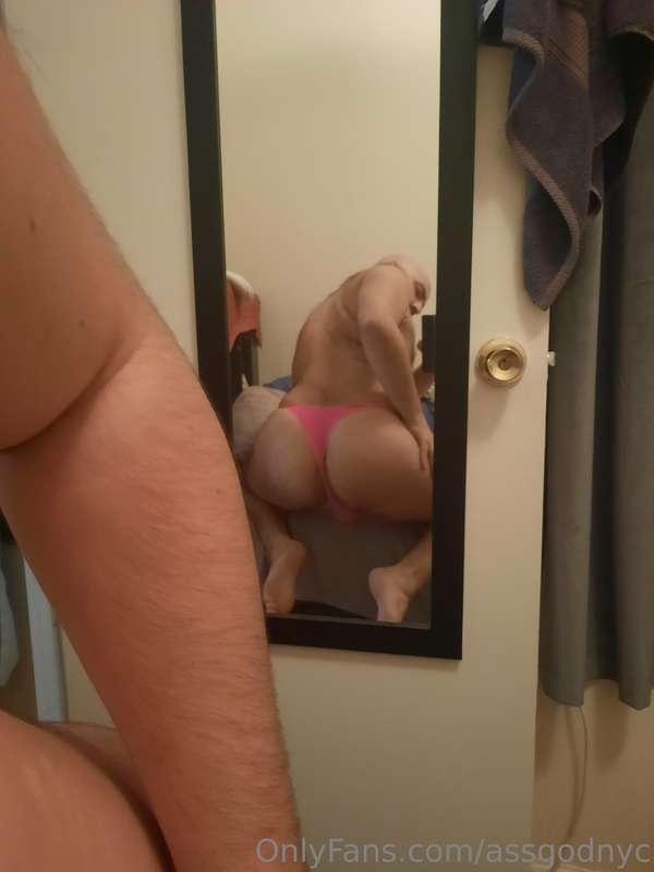 I love a fat hairy ass and pink thong 💗