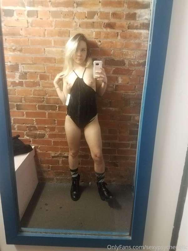 I just found a bunch of pics from a couple years ago 😛 I am ..