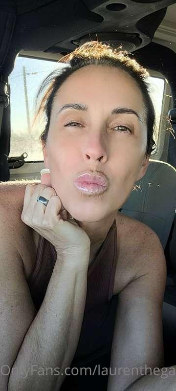 💋 Momma Lauren LOVES ya! ❤️   Have a great day! Standby for ..