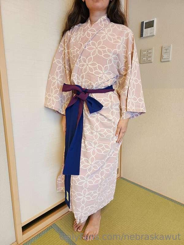 kimonos are so comfy, and you get easy access(;