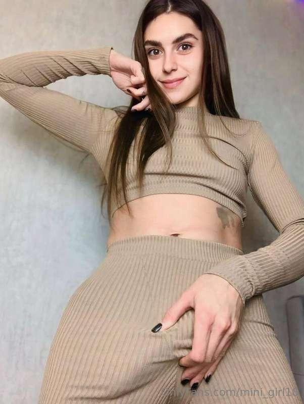 @amandajoyvip she might be your favorite toy daddy!😏😈 submis..