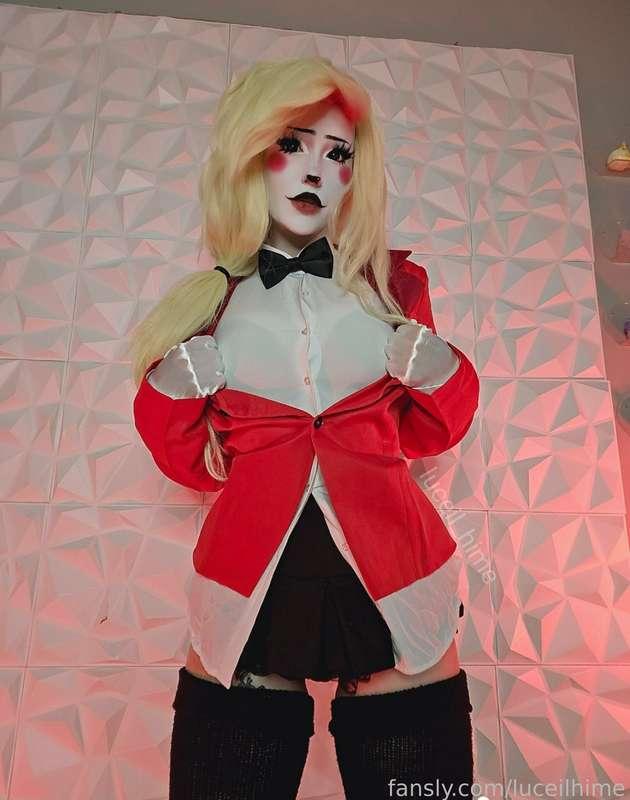 It's okay I don't mind if you mess up my uniform a little 🫦🖤

#cute #cosplay #hazbinhotel #charliemorningstar #hazbinhotelcharlie #goth #alt #anime 