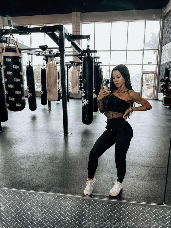 Flexing hard and feeling the vibe!😉 Ready to turn our gym ta..