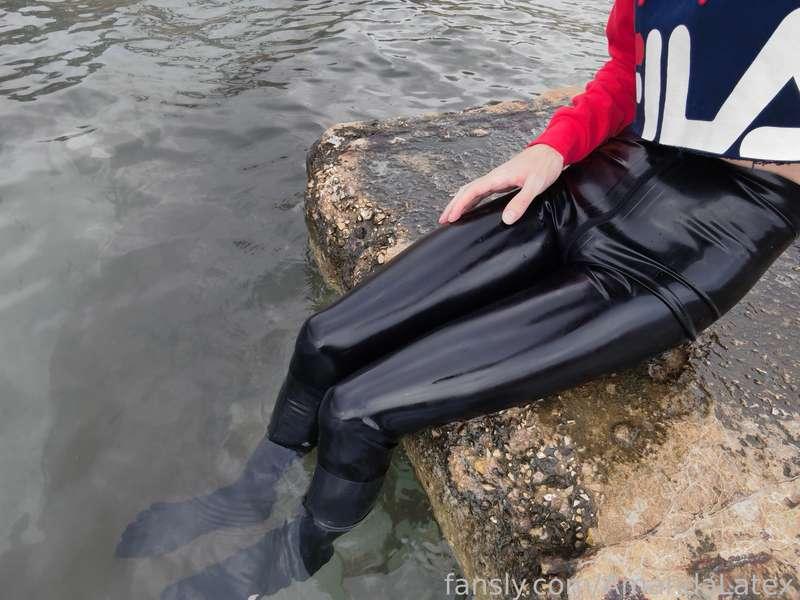 amandalatex image #9