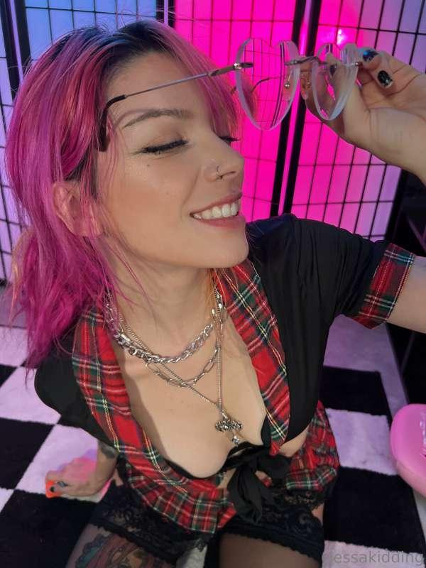 Update:

Turning on pay to message for Twitch con! Since I’l..