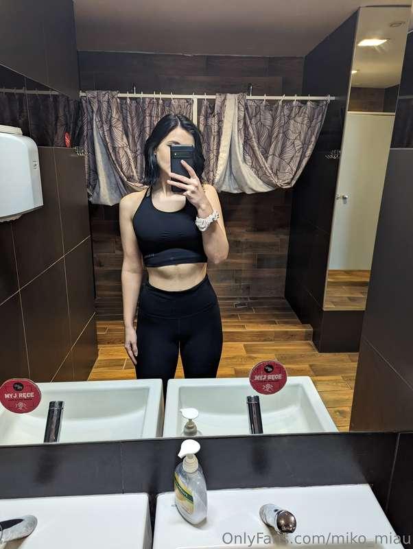 *muscle mommy in progress* Today I returned to the gym after..