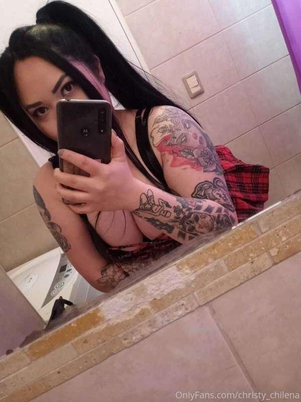 Uniforme de niña buena que se porta muy mal 😈😈
//
Wearing a ..