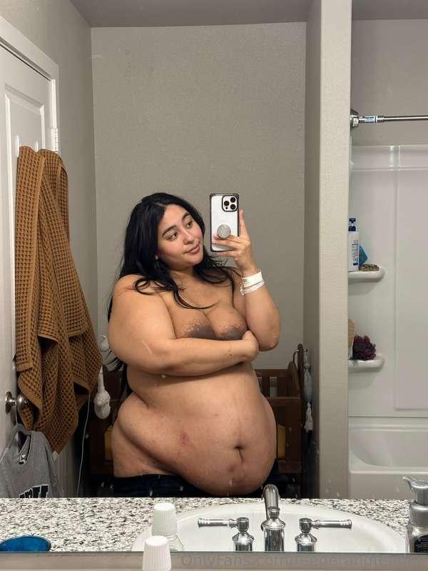 Finally back home! Peep my milky titties, they’re so fucking..