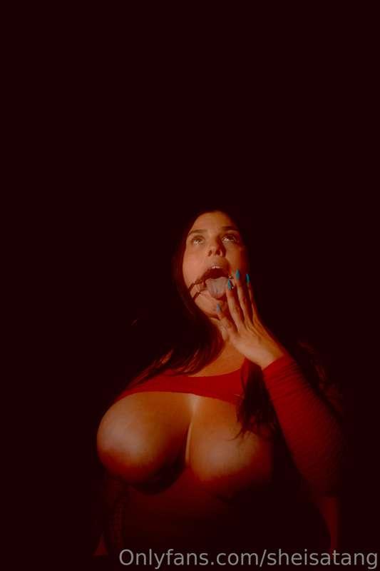 sheisatang image #0