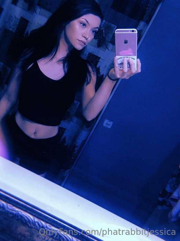 I love taking Selfies 
Turn on your rebill and like my pics ..