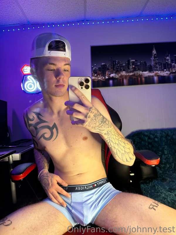Like if u would smd under the desk 💦