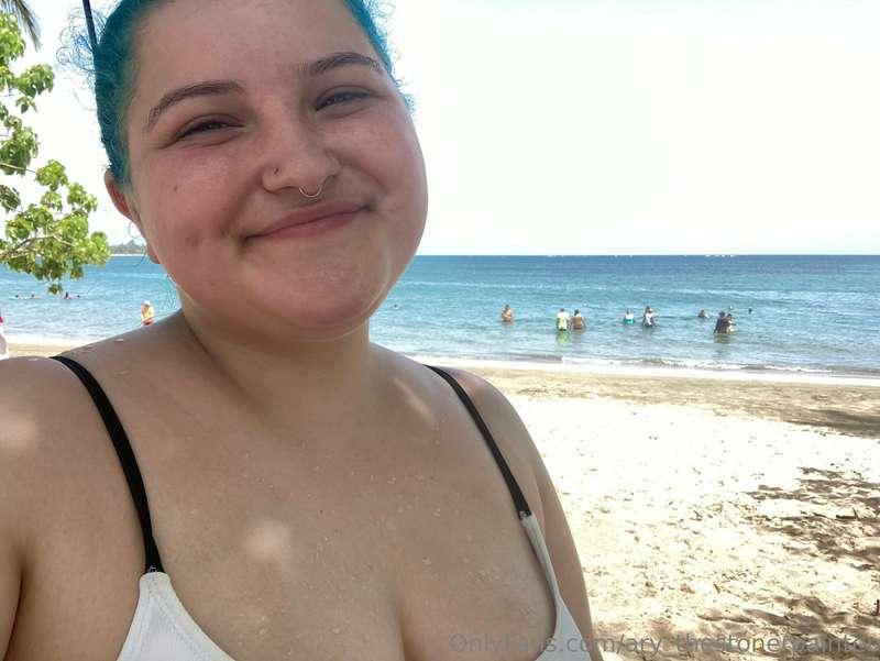 Ya girl is at the beach!!! First time in 5 years and I’m lov..