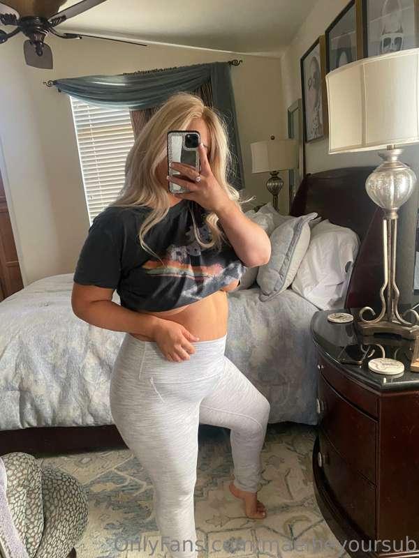 Just loungin’ 🥰😈