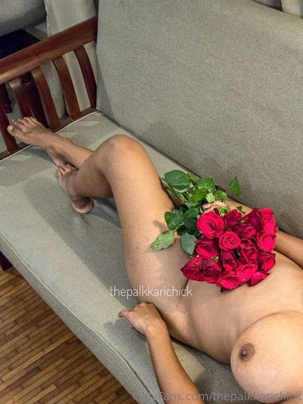 The Couch and the Roses! 5/6