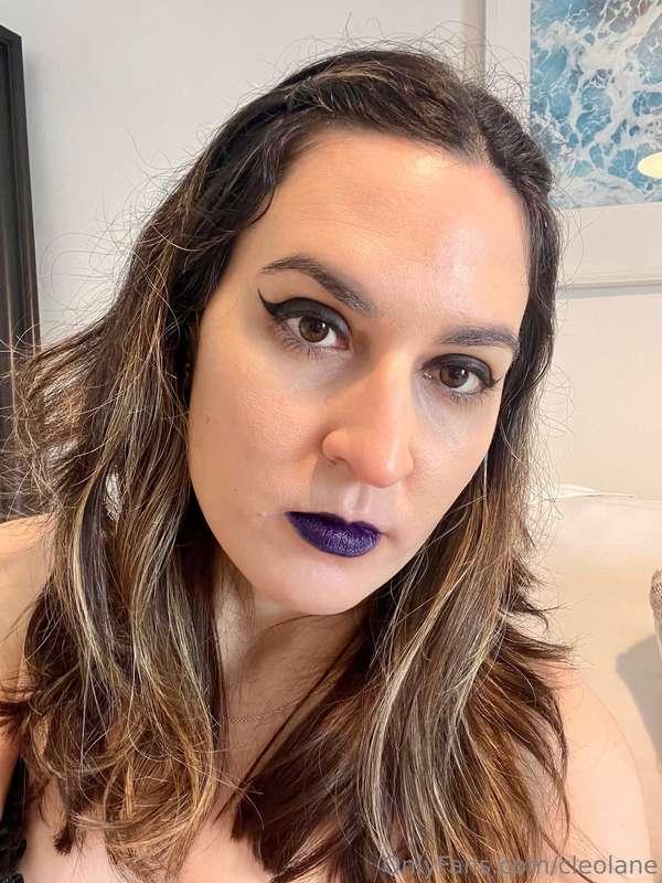 Guess who’s been sucking with different lipstick colours? 