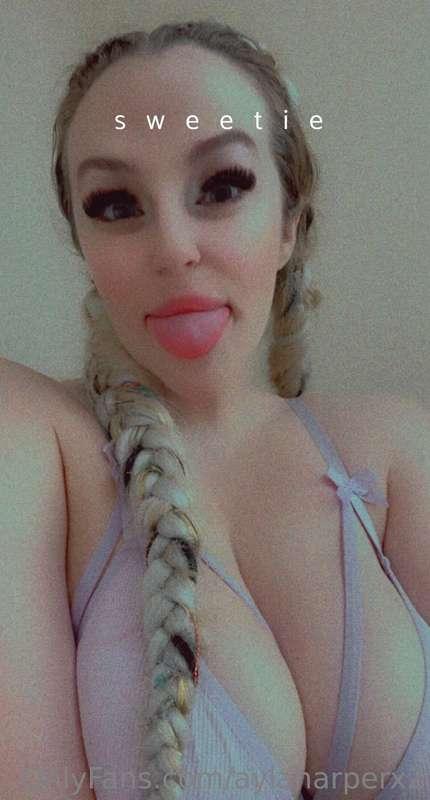 My tight pussy is dying to be fucked😩💦