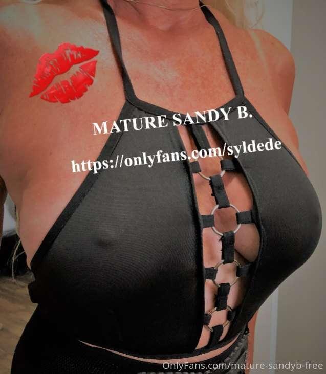 To all MATURE MILF lovers, if you like my Onlyfans page plea..