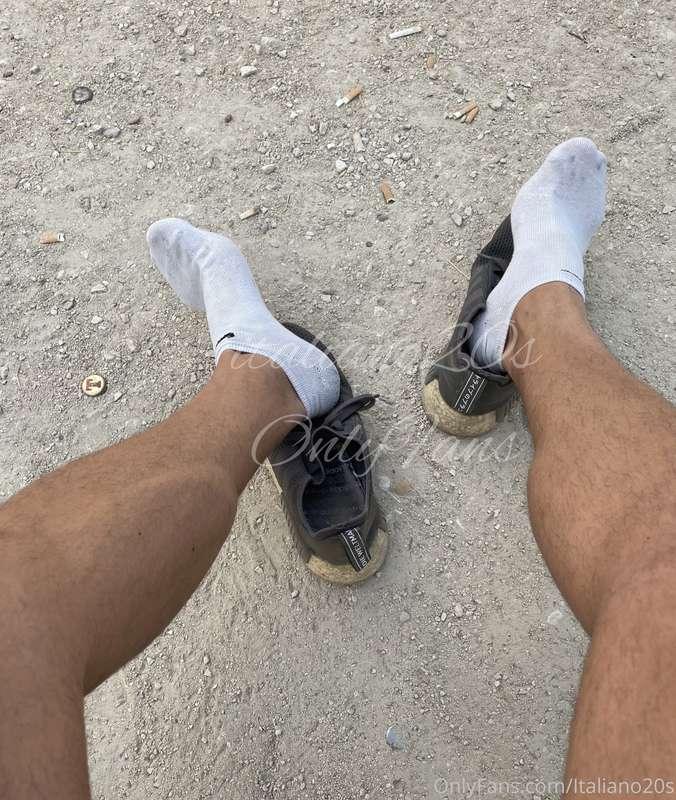 🇮🇹 giornata infinita, piedi stanchi 😮‍💨 🦶🏽  • 🇬🇧 Endless day..