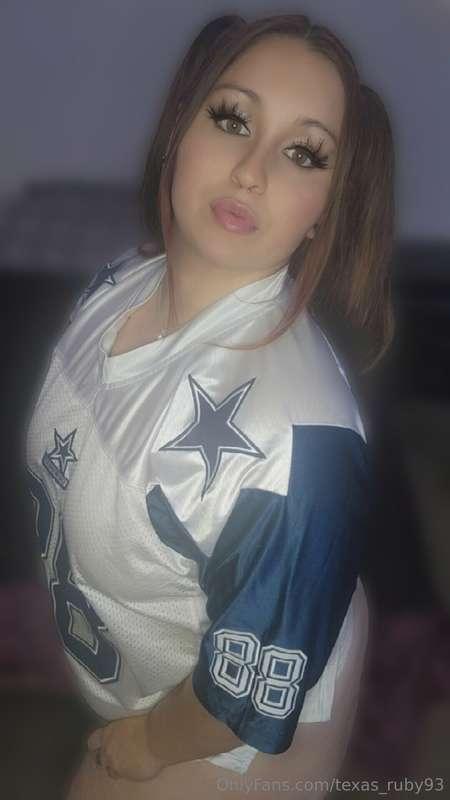 Would you NFL and chill with me? I bet it'd be fun.