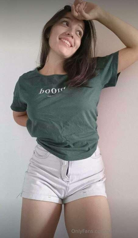 My favorite outfits are casual ALWAYS😁 I'm sorry but I'm a s..