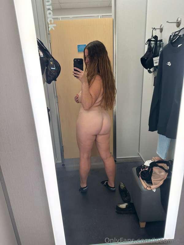 Got new clothes but I know you wanna see me without it 😜