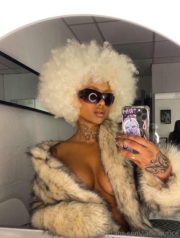 Feeling foxy! 

Bts from this sexy ass shoot 😎