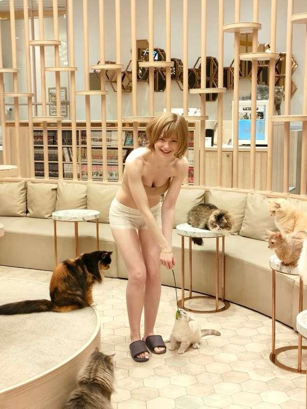With cat 猫ちゃんと