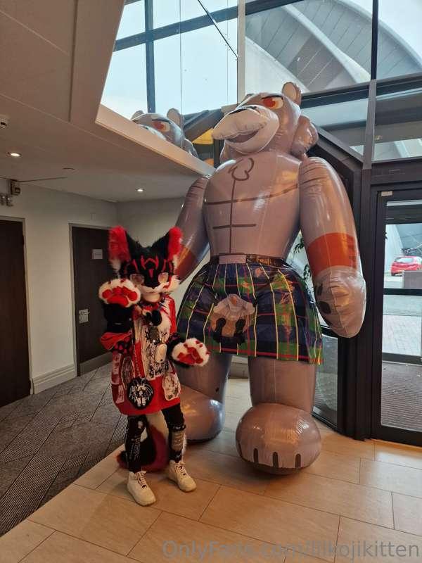 I've been busy at my first furcon this weekend, I need a 2 d..