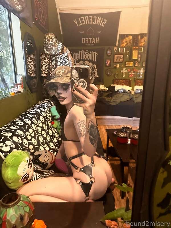 I'm a little bit of heaven with a wild side 😏
