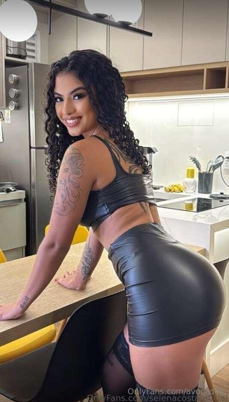 FREE SUB❗️Oh boy you're a lucky man 🤩 just look @selenacosta..