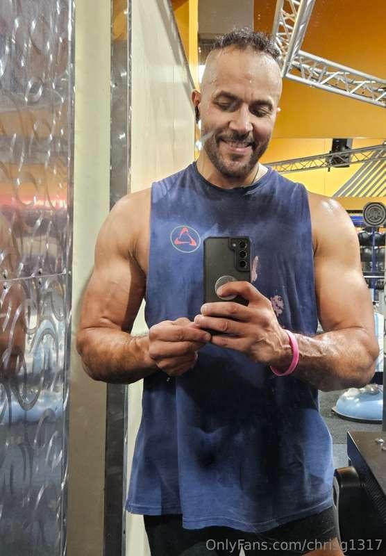 Post workout selfies. Should I do a workout with no shirt? #..