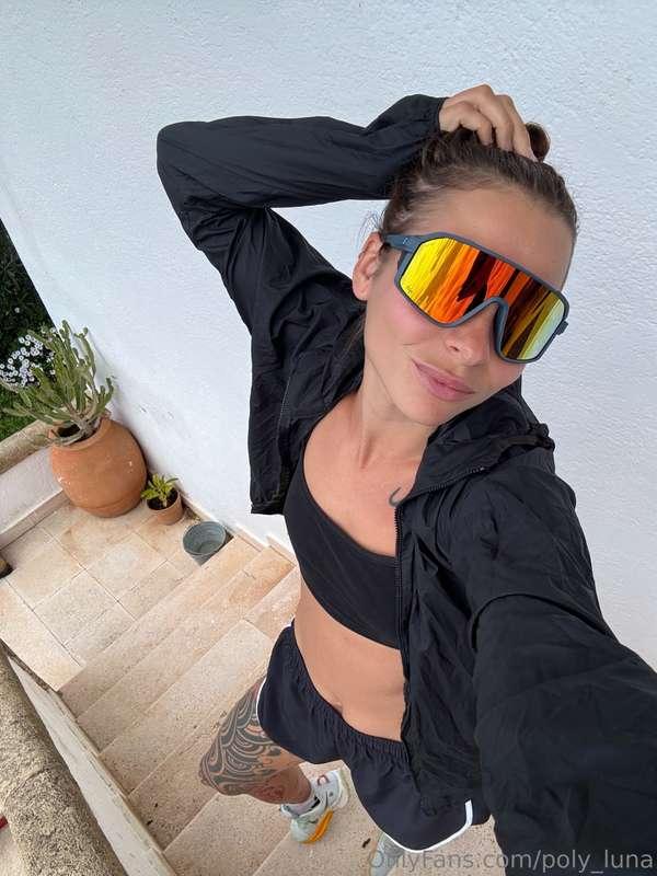 Glasses on, world off🕶️🌍