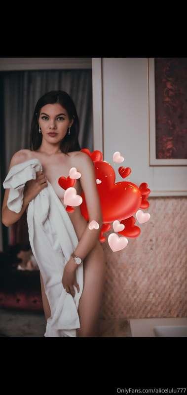 Who wants to see my naked body ? 😋