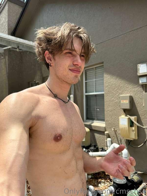 Early pool day pictures, the other one looked bad <3 but I’l..