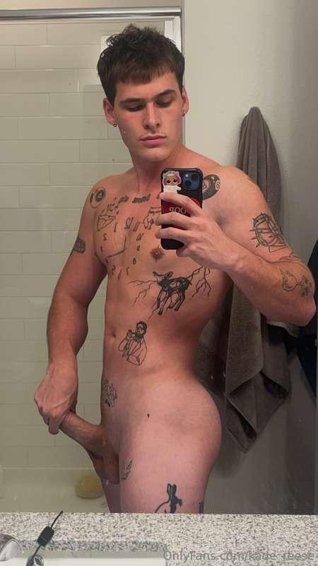 LIKE this post if you think you can handle this cock!😈😚