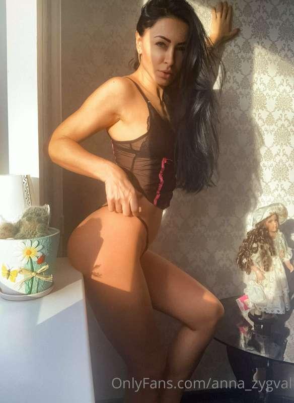 😏🍑my sweet ass is catching warm sunshine😋🤗 but she needs war..