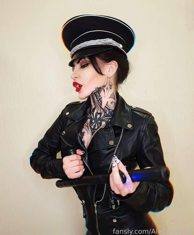Immerse yourself in a world where passion and tenderness intertwine to create magic😏✨ What story will we write?🔥


#fyp #alt #goth #tattoos #hot #horny