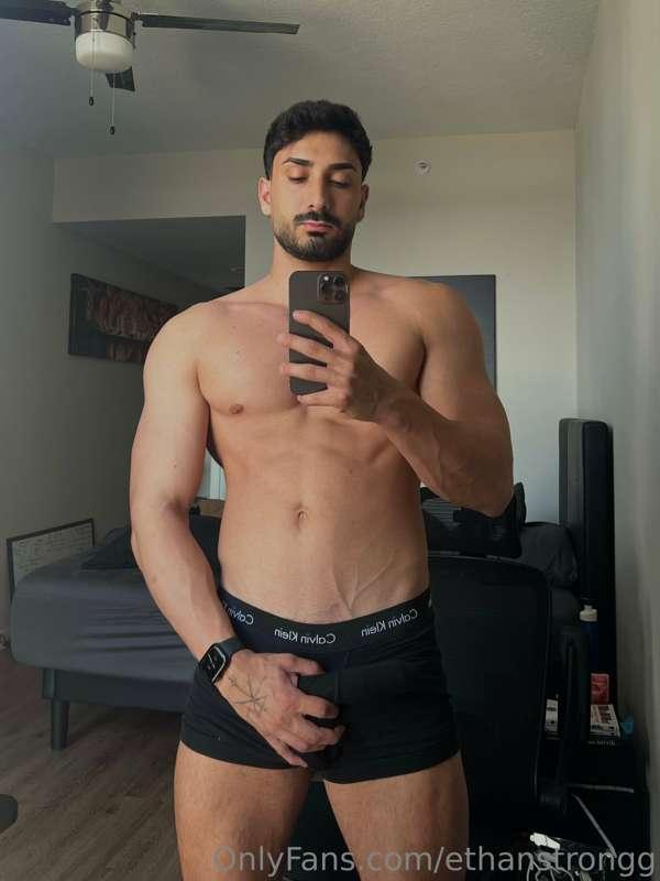 Good morning ☀️ come hold it for me 😘