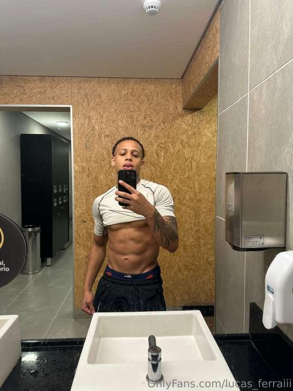 lucas_ferraiii image #0