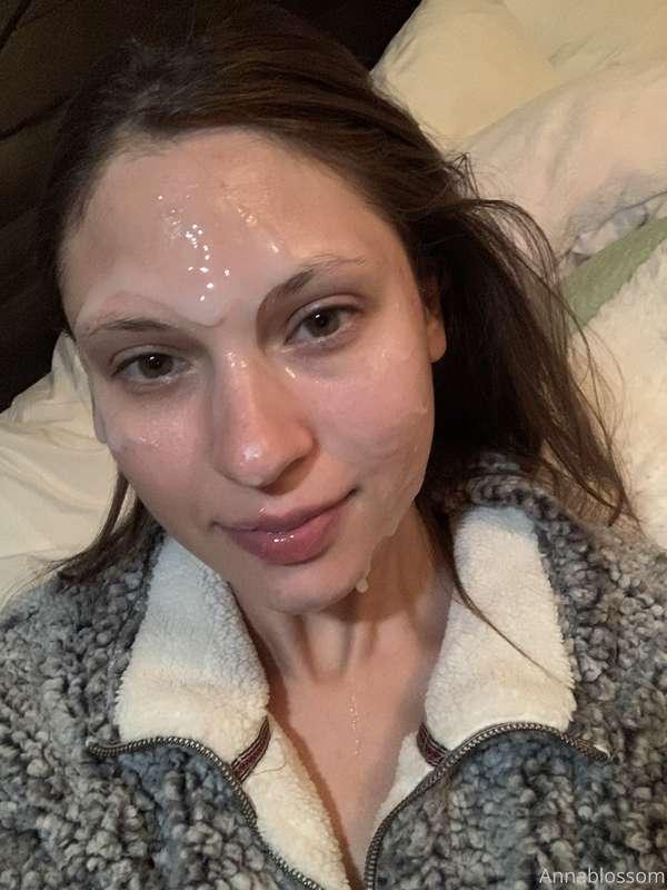 He woke me up to suck his cock 🤪 Video uploading now!

Pleas..