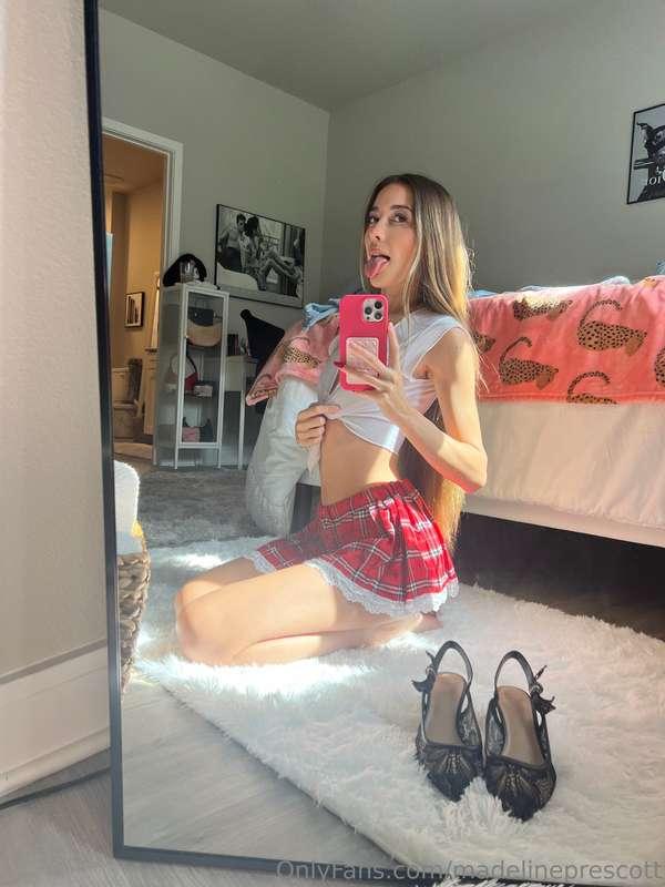 I’m bored… wanna come entertain me? 💕😉