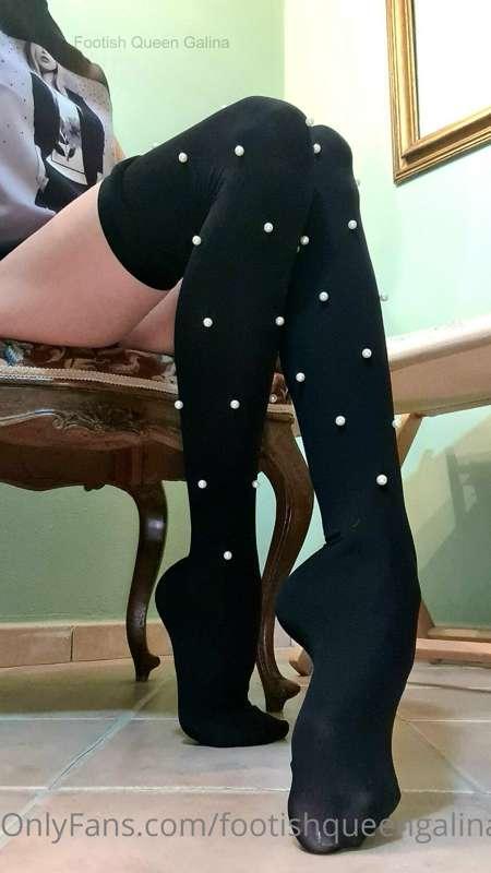 Hose feet a little closer to your screen 😇