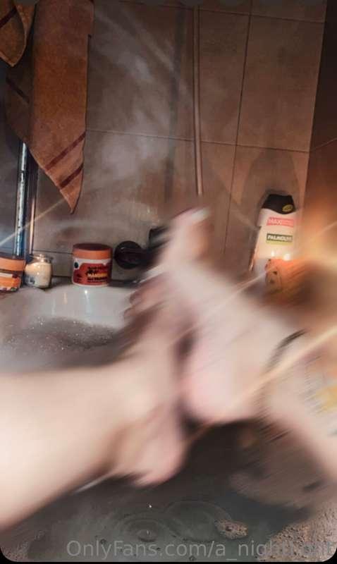 I want you to lick my feet while i watch you wanking for me...