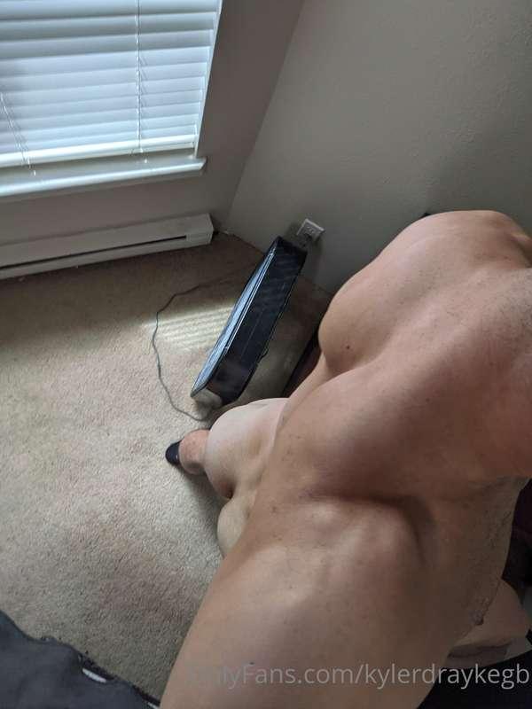 So apparently, in addition to having a decently nice cock I ..