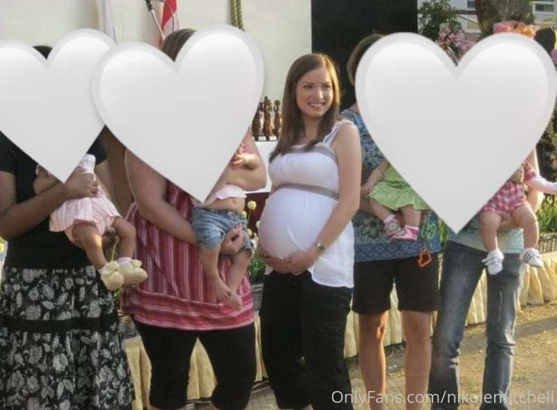 Omg look at this throwback!!😄

This is me in 2010, pregnant ..